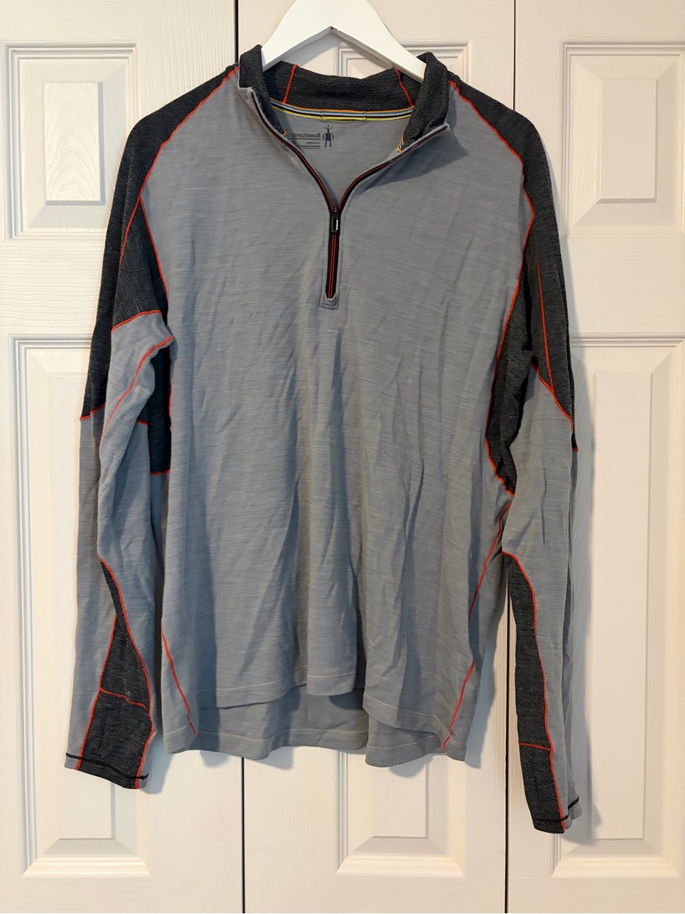Flawed Smartwool Light Gray Dark Charcoal quarter Zip-Front Red Trim thumb hole - Picture 5 of 10